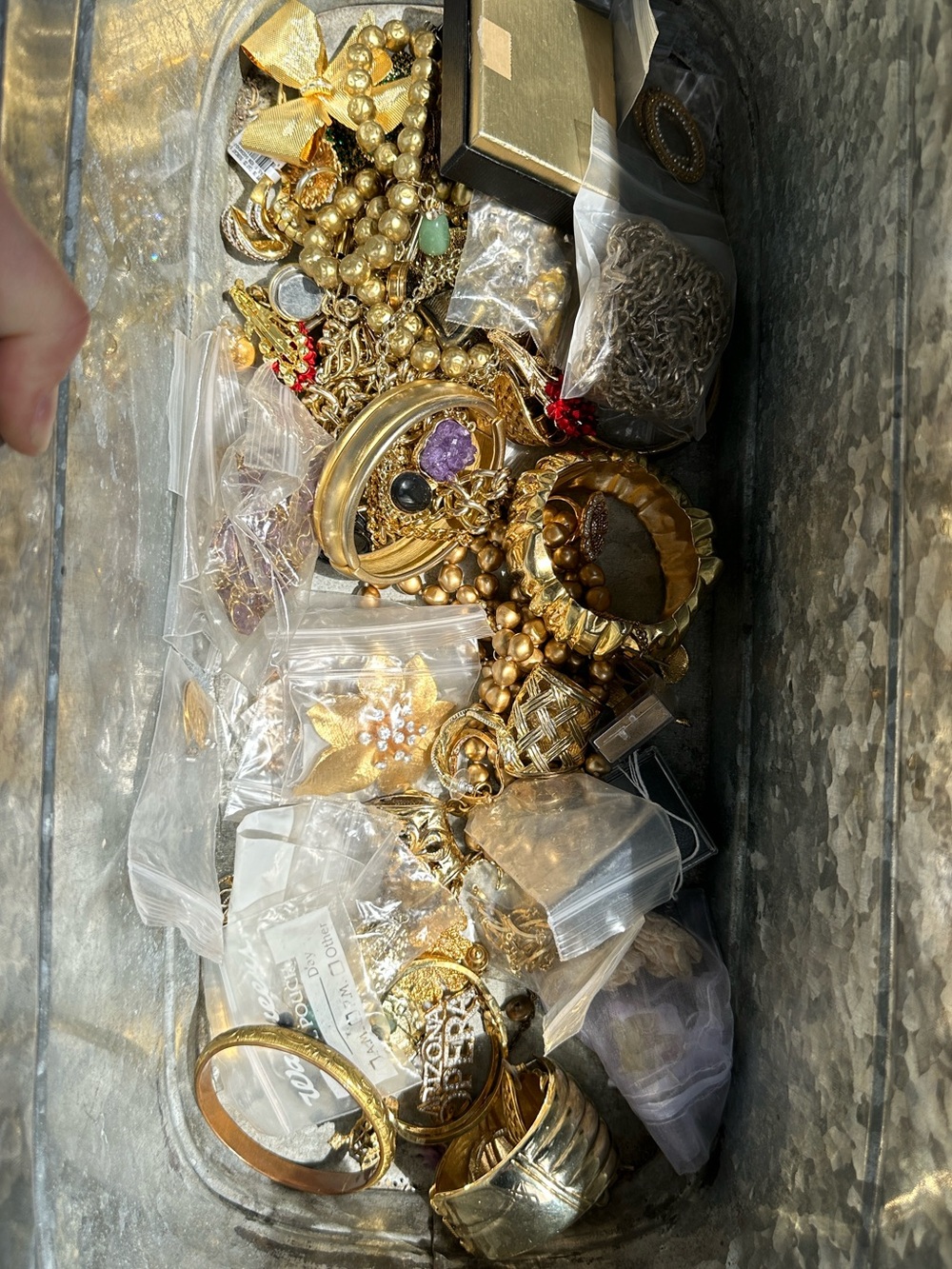 VINTAGE GOLD JEWELRY